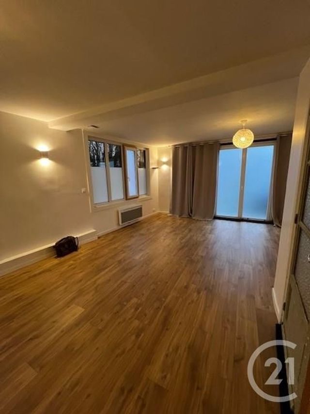 Afficher la photo en grand Appartement Local à vendre - 1 pièce - 40.0 m2 - LILLE - 59 - NORD-PAS-DE-CALAIS - Century 21 Lm Immobilier