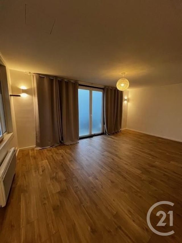 Afficher la photo en grand Appartement Local à vendre - 1 pièce - 40.0 m2 - LILLE - 59 - NORD-PAS-DE-CALAIS - Century 21 Lm Immobilier