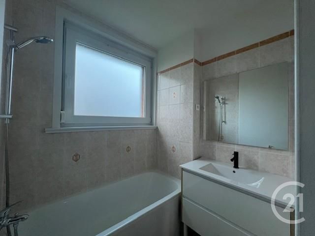 Appartement F4 à louer - 4 pièces - 88.89 m2 - LESQUIN - 59 - NORD-PAS-DE-CALAIS - Century 21 Lm Immobilier