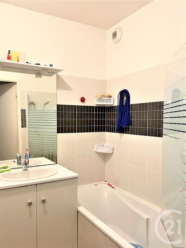 Afficher la photo en grand Appartement F4 à vendre - 4 pièces - 84.0 m2 - HELLEMMES LILLE - 59 - NORD-PAS-DE-CALAIS - Century 21 Lm Immobilier