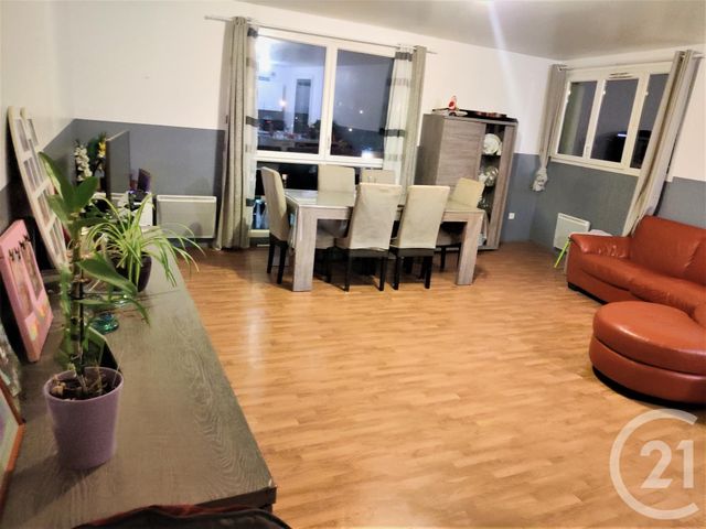 Afficher la photo en grand Appartement F4 à vendre - 4 pièces - 84.0 m2 - HELLEMMES LILLE - 59 - NORD-PAS-DE-CALAIS - Century 21 Lm Immobilier